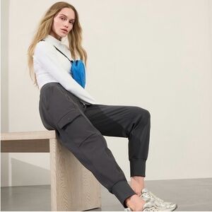Athleta Venice High Rise Cargo Jogger - Small Petite.  Black Sand NWT *NEW*